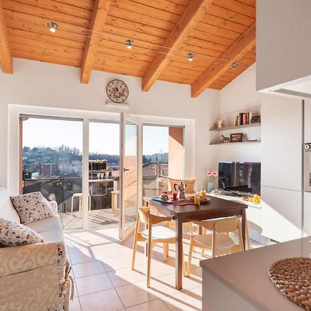 Bright Apartment Como Cavallasca Bagian luar foto